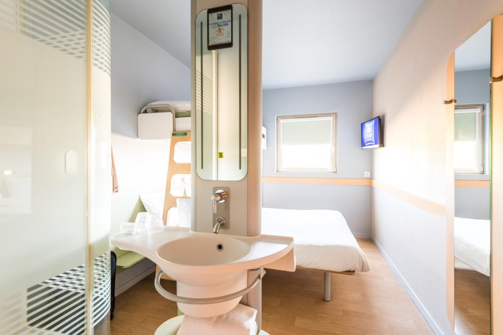 Ibis Budget Amberieu En Bugey/Chateau Gaillard A42 Екстер'єр фото